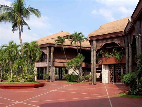 El increíble palacio del Coco en Manila hecho de coco .